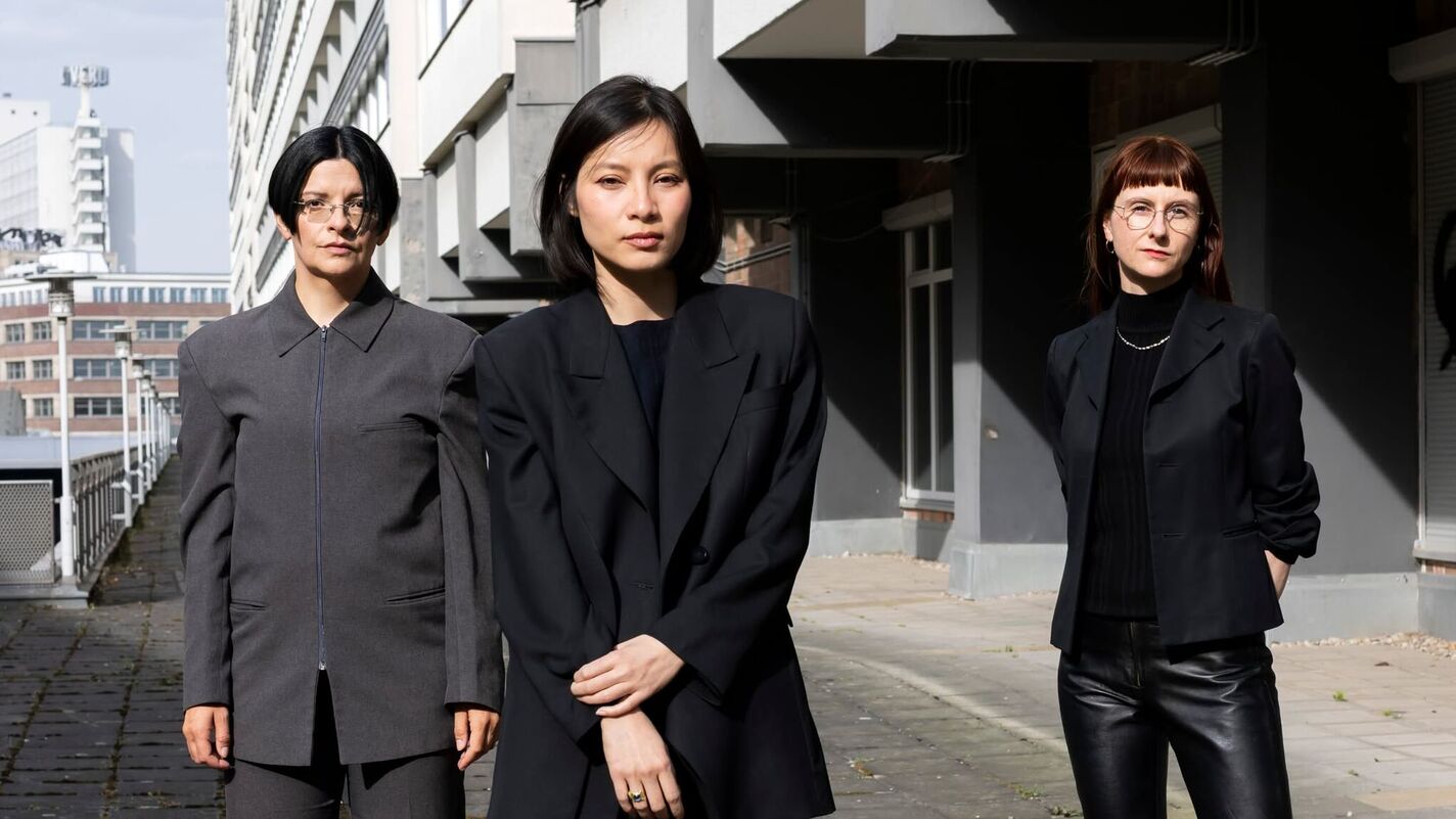 Filmuni-Alumna Henrike Naumann und die vietnamesisch-deutsche Künstlerin Sung Tieu werden den Deutschen-Pavillon für die 61. Kunstbiennale Venedig gestalten. Foto: Victoria Tomaschko (öffnet Vergrößerung des Bildes)