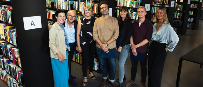 Gewinner-Team ANJA FLIEGT (David Starck, Miriam Goeze, Matthias Kofahl) mit Bettina Reitz & Jury (Michael Lehmann, Daniela Mussgiller, Aelrun Goette), © Stella Traub