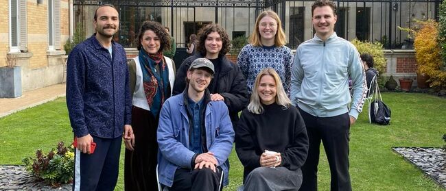 drei Filmuni-Teams haben an der 7. Ausgabe von WoS teilgenommen, v.r.n.l.: Robin Keanu Stumm, Lena Gill, Anastasiia Lukova, Roshak Ahmad, Dyaa Naim; vorne v.l.n.r.: Antoine Freuchet, Jana Stallein; Foto: @WoS