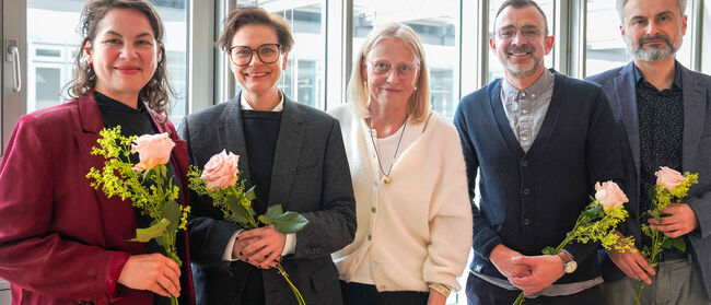 Gelöbnis 2026, v. l. n. r.: Prof. Dr. Lea Wohl von Haselberg, Prof. Jutta Pohlmann, Prof. Dr. Susanne Stürmer, Prof. Timo Gößler und Prof. Milen Vitanov, fotografiert von A. Benke-Köhler, Filmuniversität Babelsberg KONRAD WOLF