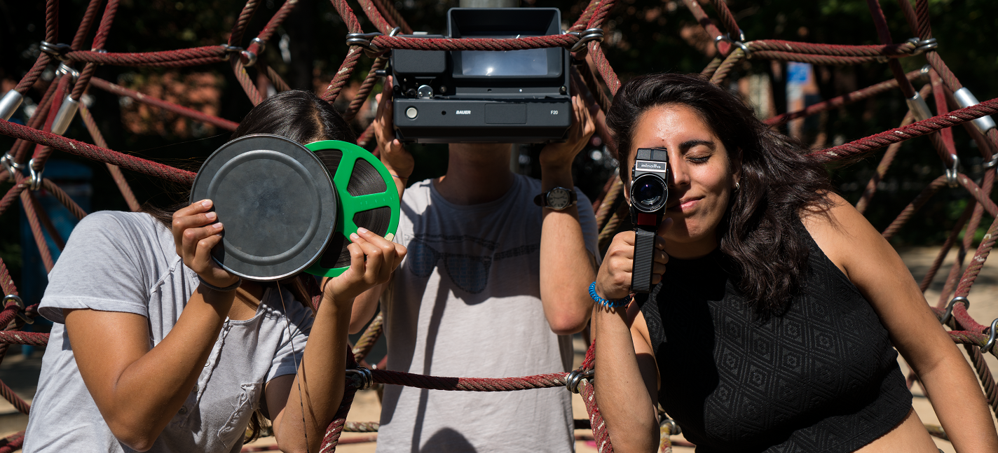 Werbefoto für den ersten Home Movie Day Brandenburg am 20. Oktober 2018. © Sercan Sükür, Lucy Pizaña Werbefoto für den ersten Home Movie Day Brandenburg am 20. Oktober 2018. © Sercan Sükür, Lucy Pizaña
